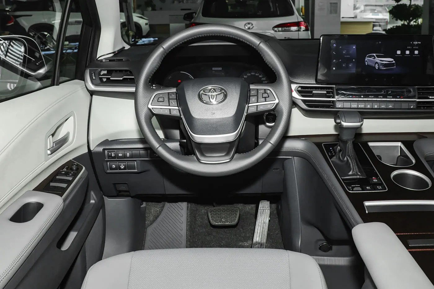 2024 Toyota Sienna — مقصورة السائق والشاشة المركزية | سيارة MPV هجينة كبيرة للتصدير
