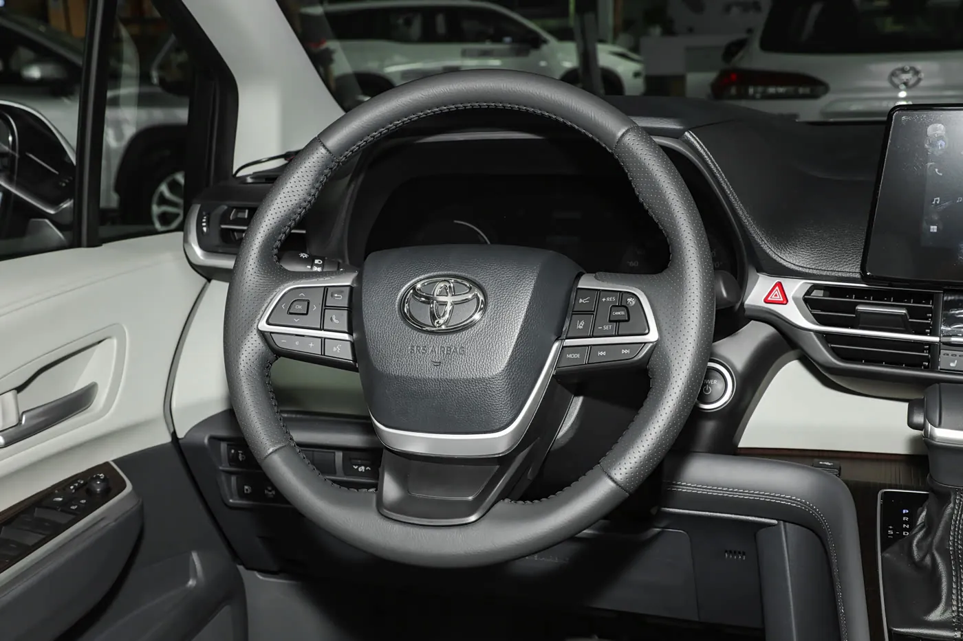 2024 Toyota Sienna — عجلة القيادة ولوحة العدادات | سيارة MPV هجينة كبيرة للتصدير