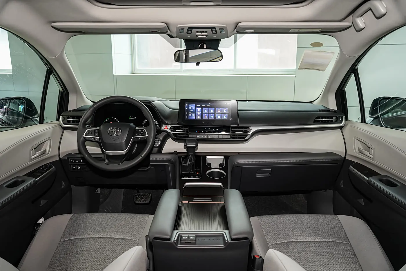 2026 Toyota Sienna — لوحة القيادة والمقصورة الأمامية | سيارة MPV هجينة كبيرة للتصدير