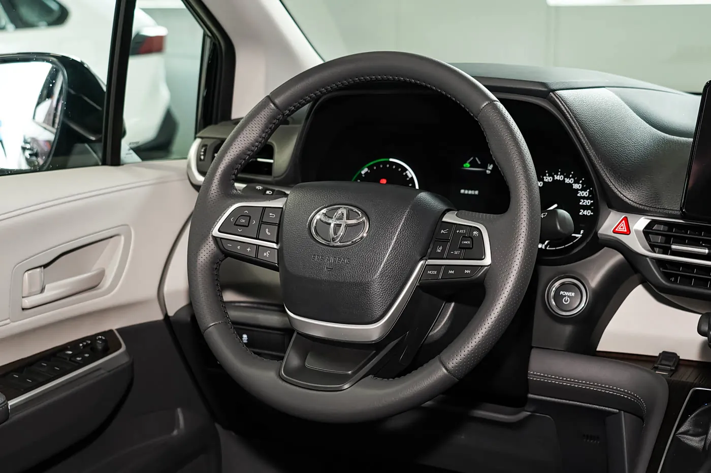 2026 Toyota Sienna — عجلة القيادة ولوحة العدادات | سيارة MPV هجينة كبيرة للتصدير
