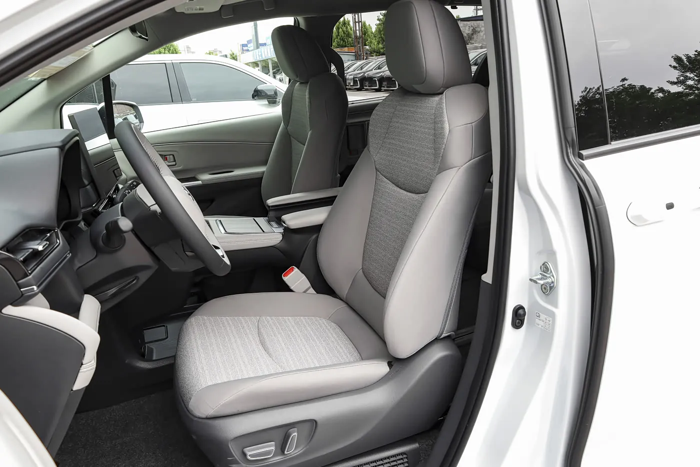 2027 Toyota Sienna — المقاعد الأمامية | سيارة MPV هجينة كبيرة للتصدير